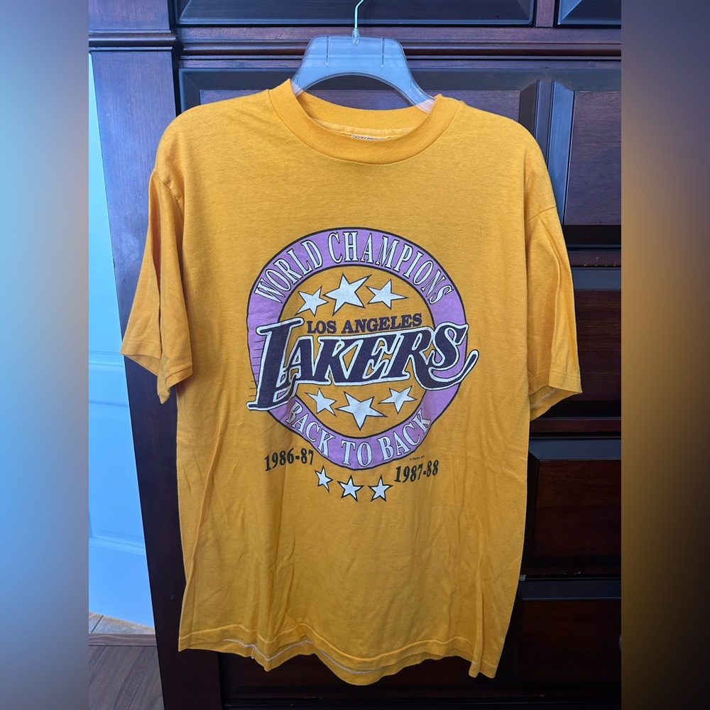 Los Angeles Lakers-Mens XL-Vintage T-Shirt-86-87/87-88 Back To Back World Champs